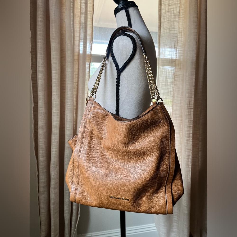 Michael Kors Newbury Acorn MD Chain Shoulder Tote Leather Color Brown